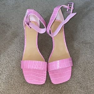 NWOT urban outfitters pink croc heeled sandals size 9